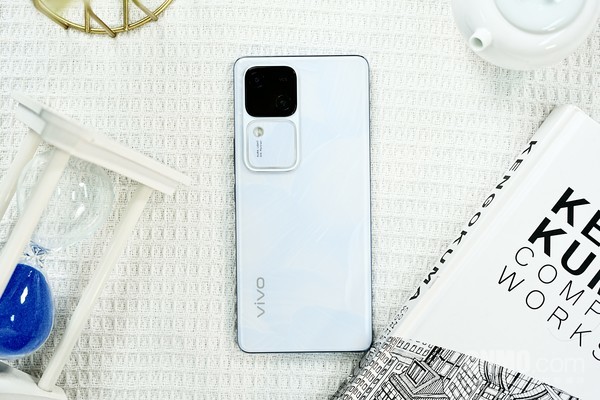 vivo S18评测：驭光而行 让每一拍都能绽放精彩