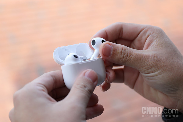 AirPods 3评测：这是一款佩戴体验更舒适的AirPods