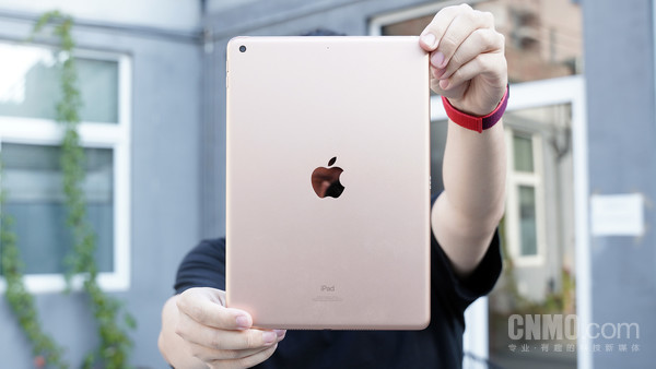 第八代iPad：一份让每个人乐在其中的甜点 值得你品尝