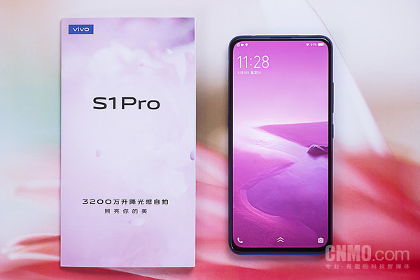 用vivo S1 Pro自拍是什么感觉？隔壁小姐姐都“美哭了”