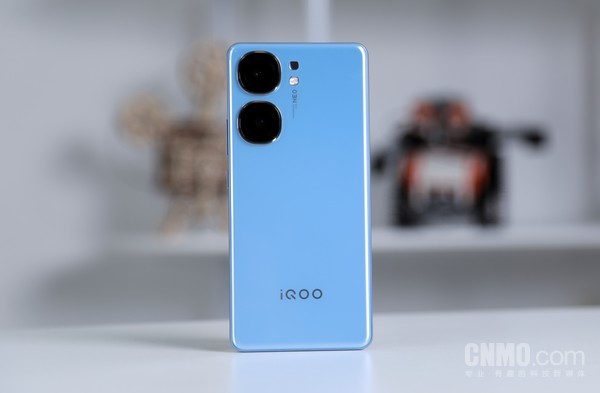 iQOO Neo9 Pro：性能加码 手感减负 3K价位新晋卷王