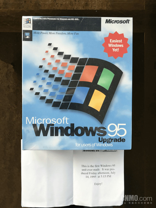 意义非凡！前微软经理展示Windows 95史上首个零售版 