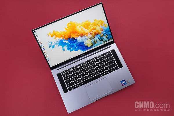 荣耀MagicBook Pro告诉你 16.1英寸屏与便携可以兼得