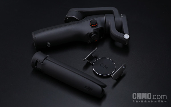 DJI Osmo Mobile 6上手：5秒开拍，拨轮变焦对焦更丝滑