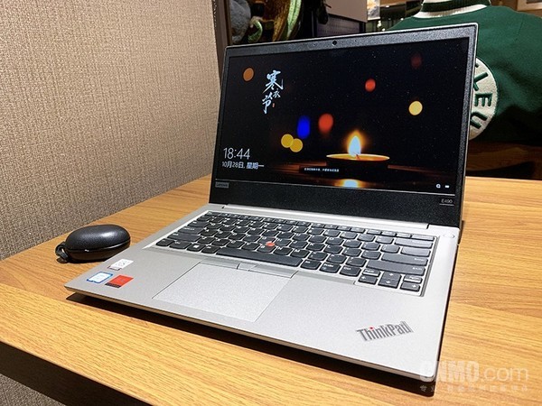 重新定位后的ThinkPad 翼490 先锋派形容得如此贴切