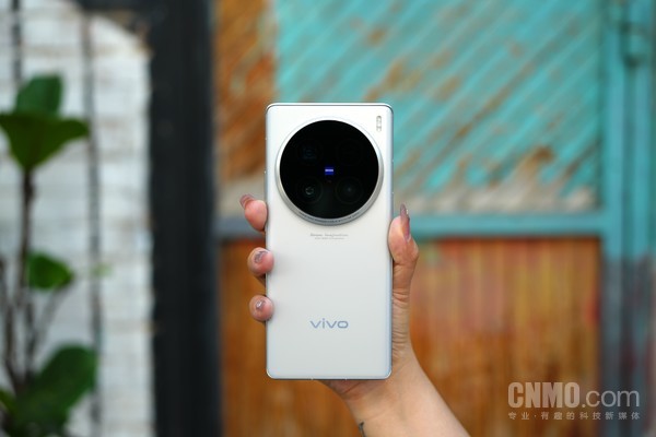 vivo X100 Ultra：用2亿APO长焦 让每一拍都有惊喜感