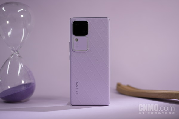 vivo S18菱紫：经典菱格纹 属于每个人的一份春日好礼