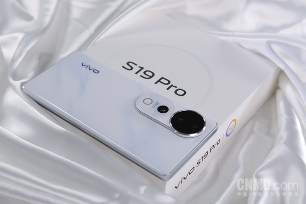 vivo S19 Pro：东方美学设计与全焦段人像的集大成者