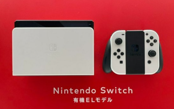 任天堂Switch OLED版真机照亮相！网友：有啥区别？