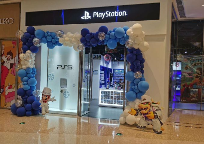 “独特装饰” 广州一家PlayStation授权体验店摆放马里奥迎宾