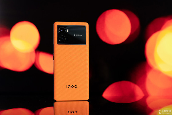 iQOO 10系列要来了 标准版变化不大 Pro版快充屠榜！