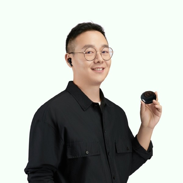 realme Q2发布会还会推出新产品？徐起展示新品耳机