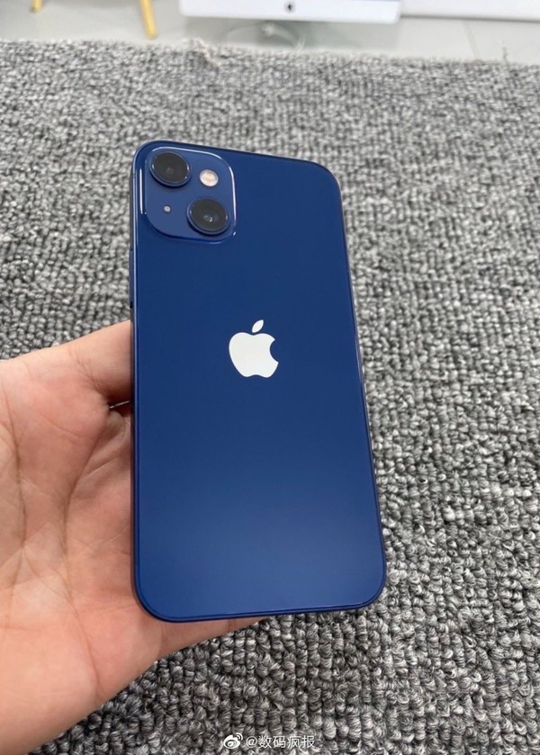 疑似iPhone 13 mini原型机曝光！摄像头呈对角线排列