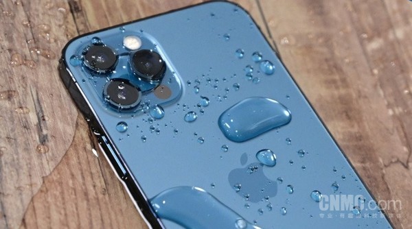 iPhone防水这么好？掉河里十个月居然还能继续使用！