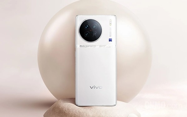 vivo X100配置曝光：全系升级长焦镜头 超大杯更“生猛”