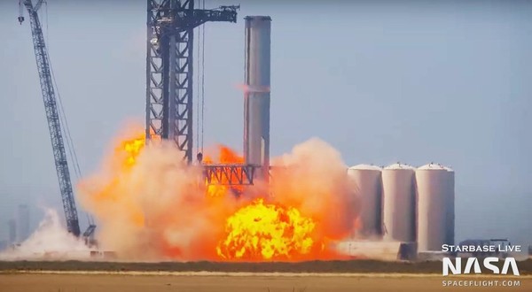 SpaceX星际飞船助推器发生爆炸 马斯克:正在评估损失